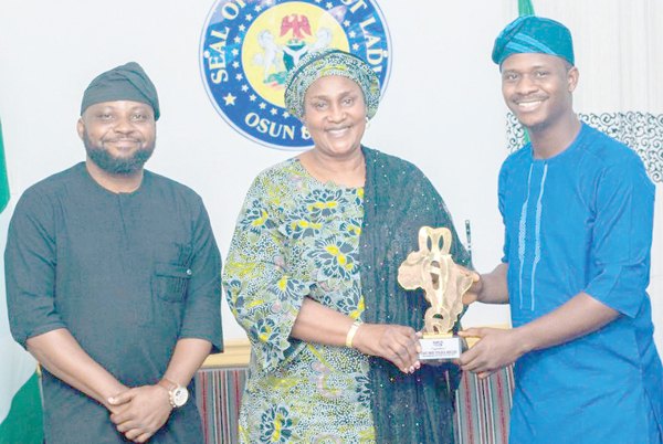 Chief (Mrs) Titilola Adeleke receiving recognition for work in education